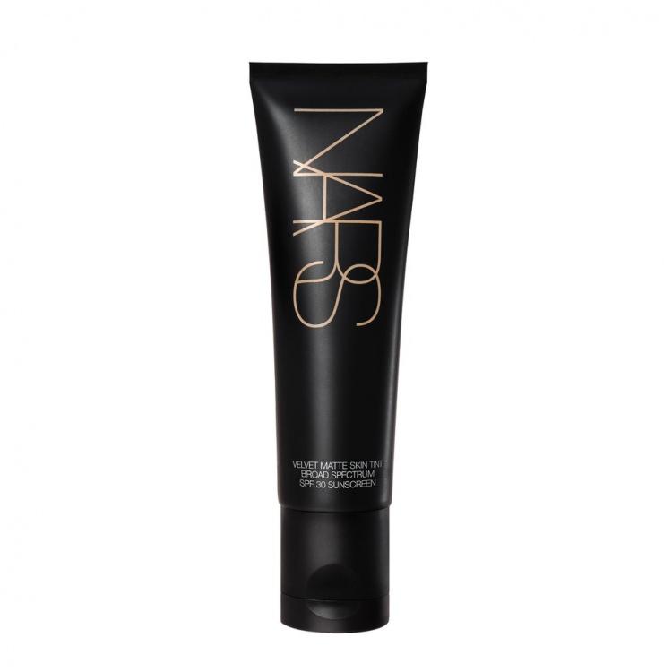 <p>Nars Velvet mat cilt bakımı</p>