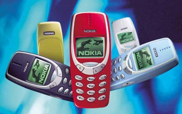 <p>İlk olarak 2000 yılında piyasaya sürülen ve mobil telefonların modern çağını başlatan modellerden olan 3310, çok uzun pil ömrü sağlaması ve neredeyse parçalanamaz, sağlam bir kasaya sahip olması sebebiyle yeniden satılacak. </p>