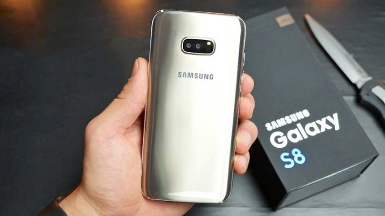 <p>Kamera-Arka: 16 megapixels</p>