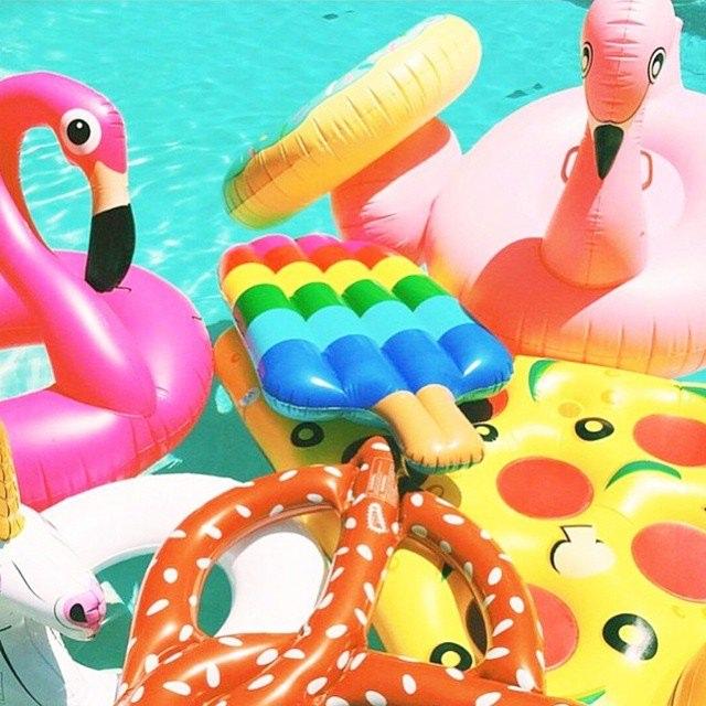 <p>Yaz henüz bitmedi. Yazın havuz keyfinize keyif katacak ve sizi havuzun kraliçesi yapacak olan şişme yatak ve oyuncaklarını sizler için derledik. İşte onlardan birkaçı...</p>
