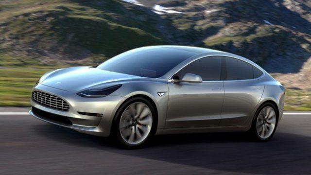 <p>Şimdiden 373 bin ön sipariş alan Tesla'nın yeni modeli Tesla Model 3, satışa çıkmadan Tesla'nın en başarılı ürünü konumuna yükseldi. Bu modelin seri üretimine 2017'Nin ikinci yarısında başlanılacak.</p>
