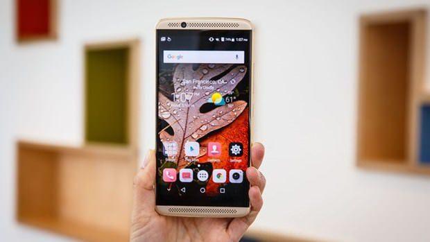 <p>ZTE Axon 7</p>

<p>Kamera: 20 MP ve 8 MP</p>
