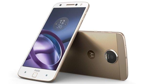 <p>Motorola Moto Z</p>

<p>Ekran çözünürlüğü: 2,560 x 1,440 piksel</p>
