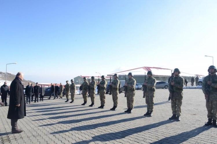 <p>Jandarma Genel Komutanı Orgeneral Arif Çetin ile kente gelen Soylu'yu,  Ahmedi Hani Havalimanı'nda Vali Süleyman Elban, Jandarma Bölge Komutanı Tümgeneral Güray Alpar, İl Emniyet Müdürü Kenan Yıldız ve ilgililer karşıladı.  </p>

<p> </p>
