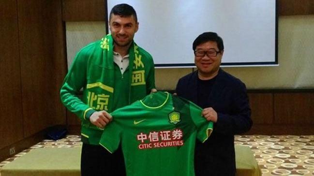 <p><strong>Burak Yilmaz<br />
<br />
Galatasaray'dan Beijing Guoan'a<br />
<br />
8,00 mil. €</strong></p>
