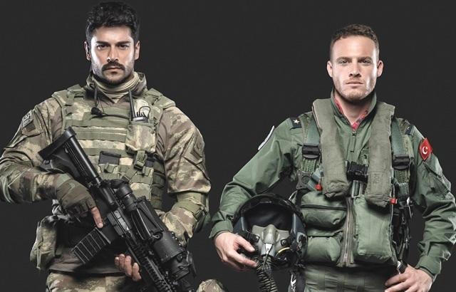 <p> Filmde iki askeri canlandıracak olan Burak Özçivit ile Kerem Bürsin, rollerini iyi yapabilmek için profesyonel askerlerden destek aldı.</p>

