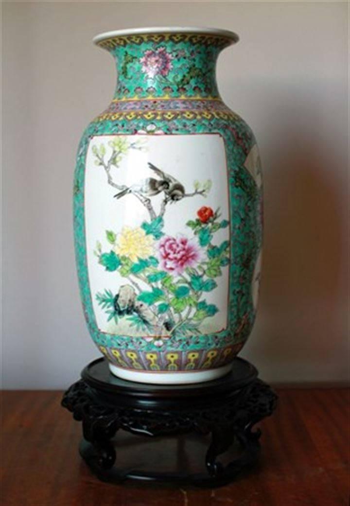 <p>Babaannesinin evinde tavan arasını temizlerken eski bir vazo buldu. Çin işi antika vazonun değerinin 71 milyon euro olduğu ortaya çıktı.</p>
