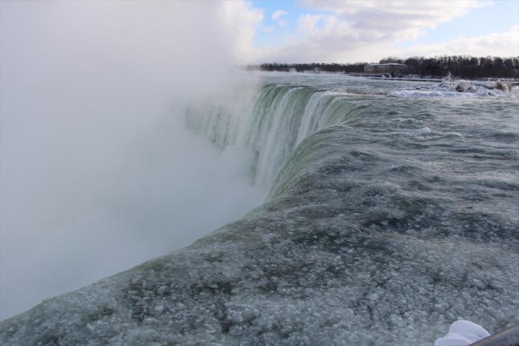 <p>Kanada'da iki haftadır etkili olan soğuk hava nedeniyle Niagara Şelaleleri’nin büyük bir kısmı dondu.</p>
