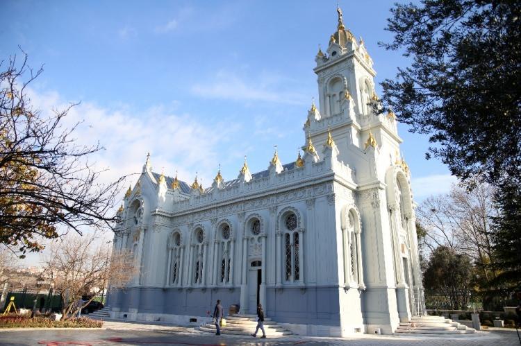 <p>Yapılan çalışmalar kapsamında Demir Kilise’nin taşıyıcı sistem güçlendirme, dış cephe koruma ve restorasyon, iç restorasyon ile çevre düzenlemesi yapıldı.</p>
