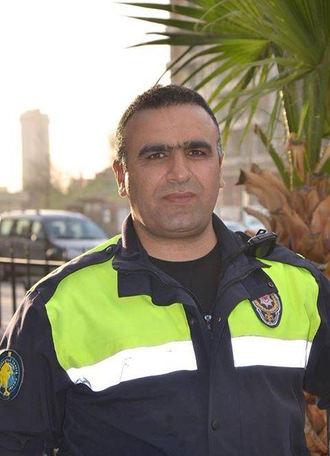 <p>Adliye binası C kapısı istikametine seyreden şüpheli aracı gördükten sonra yola çıkan Sekin, dikkati ve tecrübesi sayesinde büyük bir faciayı önleyerek, çok sayıda insanın yaşamını kurtarmıştı. İşte o günün üzerinden bir yıl geçti. Türkiye ise o kahramanını hiç unutmadı...</p>