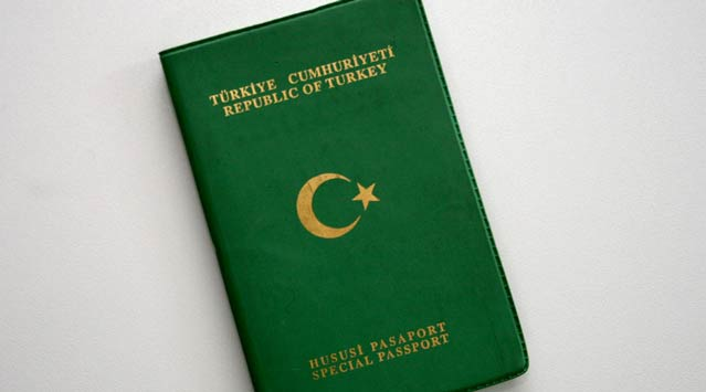 <p>18-25 yaş aralığındaki gençler çalışmaya başlasalar da yeşil pasaportlarını kullanmaya devam edebilecek.</p>

<p> </p>
