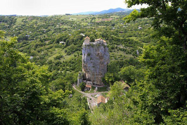 <p>Daha sonra ise insanın d&uuml;nyayla bağlantısının kesilmesini sağlayan obje olarak d&uuml;ş&uuml;n&uuml;lm&uuml;ş.</p>

<p>&nbsp;</p>
