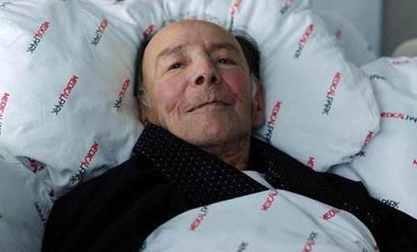 <p>Bir süre sonra Ses Tiyatrosu'nda sergilenen oyunlarda rol almaya başladı. Başarılı bir oyuncu olmak isteyen Özkul özel bir tiyatro sahnesinde yer almak istiyordu. Bu yüzden Küçük Sahne'ye geçti.</p>
