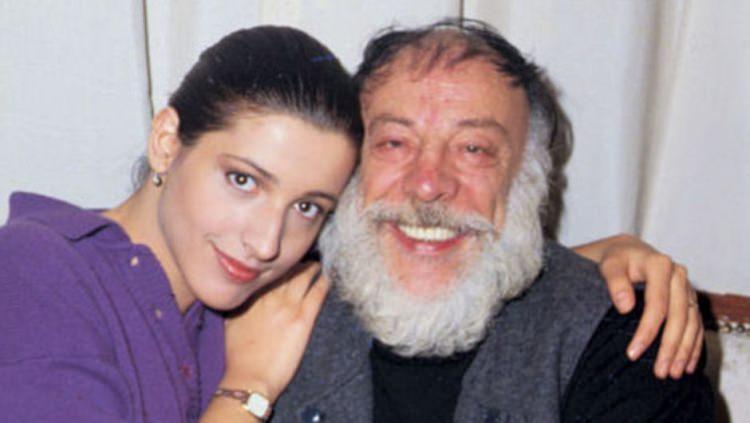 <p>Sanat yaşamı bopyunca 400'ü aşkın sinema filminde rol alan Münir Özkul adına, 26 Mart 2005 tarihinde İstanbul Beylikdüzü Academia Center içerisinde "Münir Özkul Sahnesi" açılmıştır.</p>