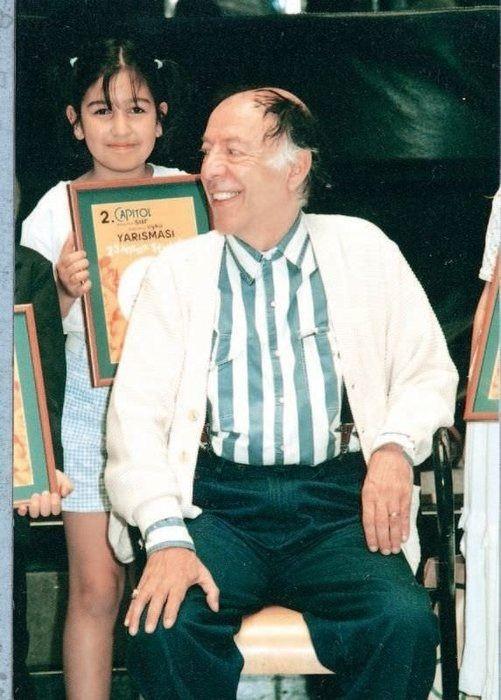 <p>Mankenlik ve CNN Türk'te televizyon programı yapan Güner Özkul'un girişimiyle, 2005 yılında, sanatçıyı birçok yönden ele alan ve yaşamının bir dönemine farklı şekillerde tanıklık etmiş kişilerin kaleme aldığı yazılardan derlenmiş, "Aktör Dediğin Nedir Ki? / Münir Özkul Kitabı" adlı bir kitap yayımlanmıştır. 1998 yılında, T.C. Kültür Bakanlığı, Münir Özkul'a Devlet Sanatçısı ünvanını vermiştir.</p>
