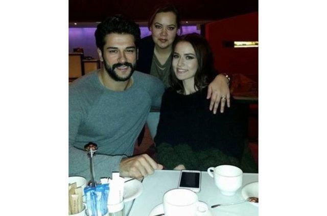 <p>Fahriye Evcen ve kardeşi Ayşen Evcen </p>
