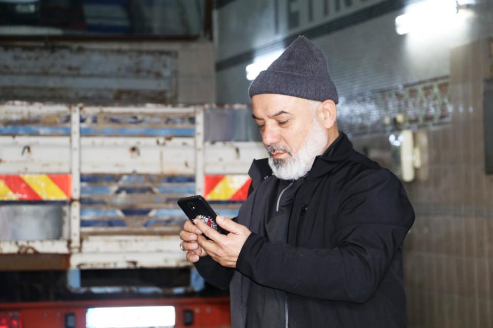 <p>Haber sonrası ise Türkiye ve dünyanın birçok bölgesinden tedavi olmak için çok sayıda vatandaş, Tetikoğlu’nu aradı. İnversiyon aleti olarak adlandırdığı sedyeyi devre dışı bırakan Tetikoğlu ise, gelen talepleri geri çevirmek zorunda kaldı.</p>
