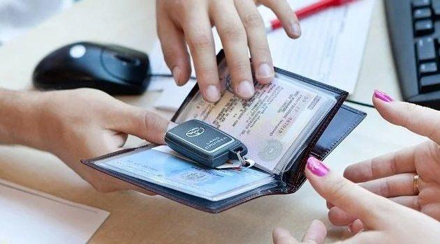<p>Araç ruhsatını 2018'den itibaren emniyet değil noter verecek.</p>

<p> </p>
