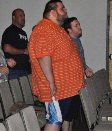 <p>27 yaşındaki John Allaaire, fitness programıyla 244 kilodan 136 kiloya düştü. 136 kilo verdikten sonra vücudu sarkan John Allaaire, yemek bağımlılığı ile verdiği mücadeleyi anlattı.</p>

<p> </p>
