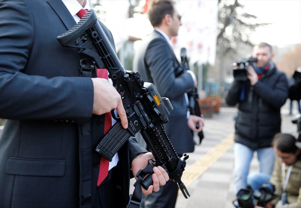 <p>Başbakanlık kaynaklarından alınan bilgiye göre, yerli ve milli MPT-76'nın ardından milli piyade tüfeği ailesinin diğer üyesi MPT-55 de Başbakanlık Koruma Daire Başkanlığınca kullanılmaya başlandı. </p>
<p> </p>