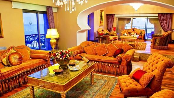 <p>2015’te Hindistan Başbakanı Narendra Modi’nin kaldığı Spice Otel’deki ‘presidential suit’te ağustos ayında 1 hafta kalmak isterseniz eğer 50 bin liraya yakın bir bedel ödemelisiniz.</p>
