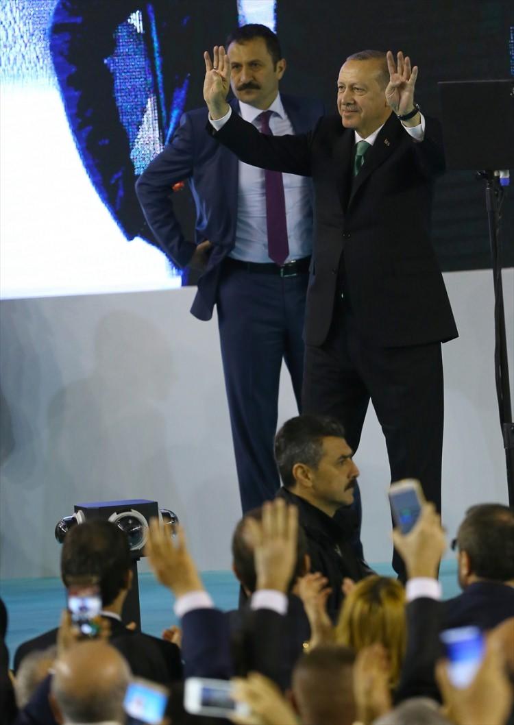 <p>Cumhurbaşkanı ve AK Parti Genel Başkanı Recep Tayyip Erdoğan, AK Parti Tokat 6. Olağan İl Kongresi’ne katılarak konuşma yaptı.</p>

<p> </p>
