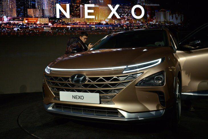 <p>NEXO, beğenilen Tucson FCEV’den daha gelişmiş ve çok daha teknolojik olmasıyla öne çıkıyor. Ayrıca, tahmini sürüş mesafesi 800 km olarak verilen NEXO, selefinden 169 km daha fazla bir menzile sahip.</p>