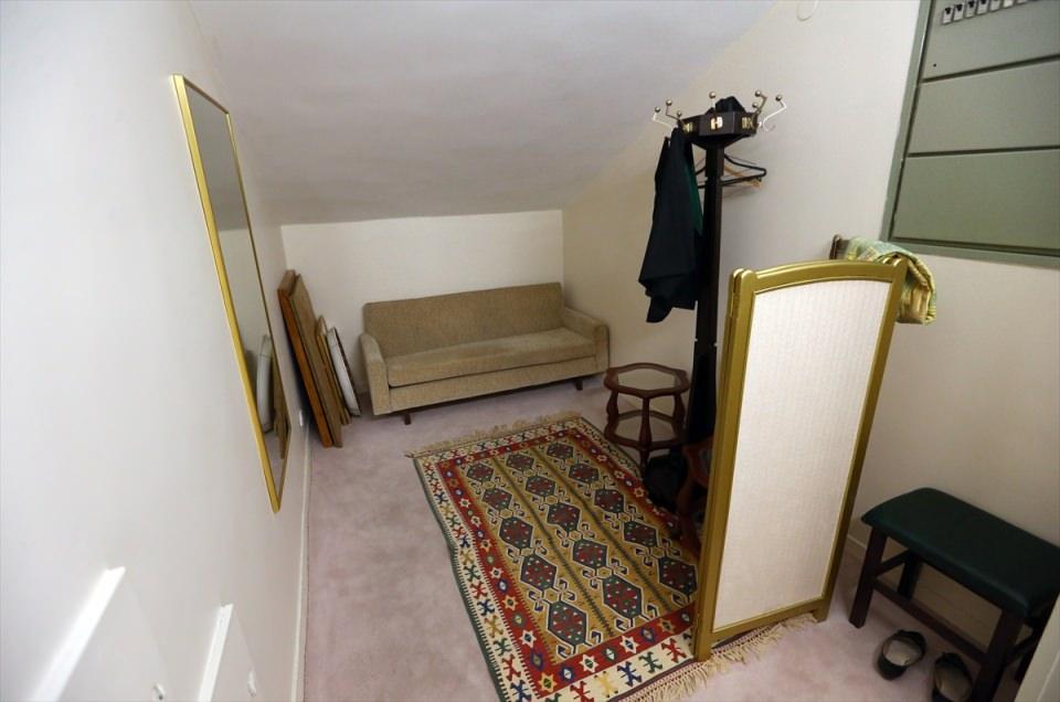 <p>Kumbuzoğlu, değiştirilen odayı sadece TBMM Başkanı Kahraman'ın kullanmadığına, oturumu yöneten başkanvekillerinin de kullandığına dikkati çekti.</p>

<p> </p>
