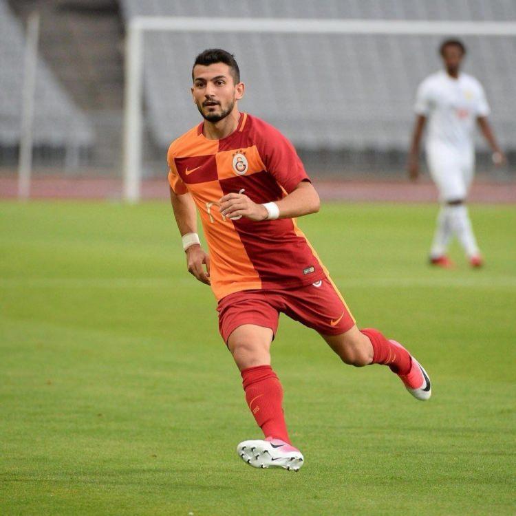 <p><strong>Emrah Başsan</strong></p>

<p>Antalyaspor'da yakaladığı çıkışın Sarı Kırmızılılar'da yanına bile yaklaşamadı. Birçok teknik direktörler çalışmasına rağmen kendisini hiç gösteremedi. Fatih Terim de onu kamp kadrosuna almadı. 2019'a kadar sözleşmesi var ve kiralık olarak gönderilmesi bekleniyor.</p>
