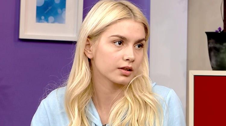 <p>17 yaşındaki genç şarkıcı Aleyna Tilki'nin annesinin ve babasının bugün boşandığı iddia ediliyor.</p>
