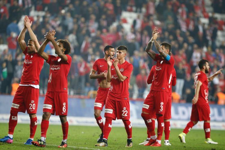 <p>ANTALYASPOR</p>

<p>Ocak 2018: 41.5 milyon euro</p>

<p>Ocak 2016: 34.6 milyon euro</p>

<p>Değişim: +%19.9</p>
