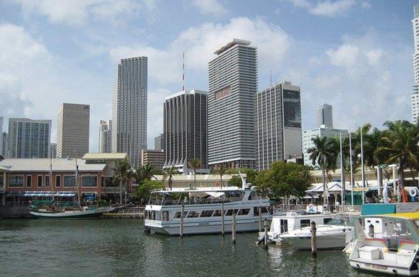 <p>Adil &ccedil;alışma koşulları yanında d&uuml;ş&uuml;k işsizlik oranı ve saatlik &ccedil;alışabilme gibi avantajlı yanları ile ABD iş alanında iyi bir alternatif.</p>

<p>&nbsp;</p>
