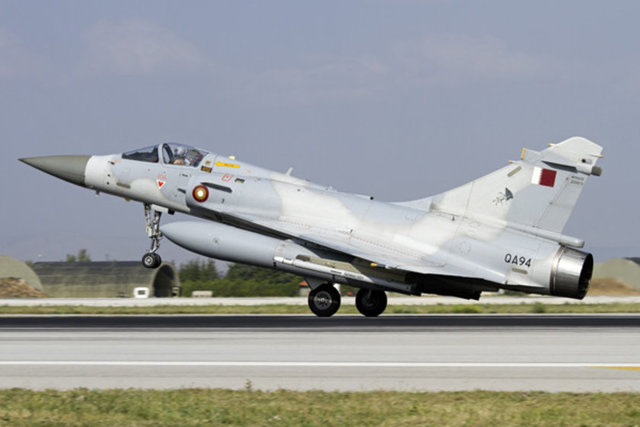 <p>KATAR - 15 SAVAŞ UÇAĞI</p>

<p>6 X Alpha Jet </p>

<p>9 X Mirage 2000-5EDA </p>

<p>SİPARİŞİ VERİLENLER: 24 X Eurofighter Typhoon, 36 X F-15QA, 18 X Rafale EQ </p>

<p> </p>
