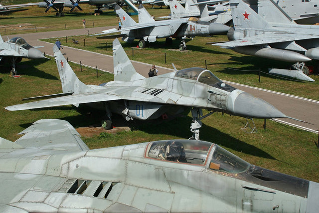 <p>KUZEY KORE - 572 SAVAŞ UÇAĞI</p>
<p>106 X F-5 (Shenyang) </p>
<p>97 X F-6 </p>
<p>120 X F-7 </p>
<p>80 X H-5 </p>
<p>26 X MiG-21 </p>
<p>56 X MiG-23 </p>
<p>35 X MiG-29 </p>
<p>18 X Su-7 </p>
<p>34 X Su-25 </p>
<p> </p>