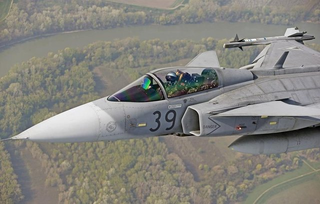 <p>MACARİSTAN - 12 SAVAŞ UÇAĞI</p>
<p>12 X Gripen C</p>
<p> </p>
<p> </p>
