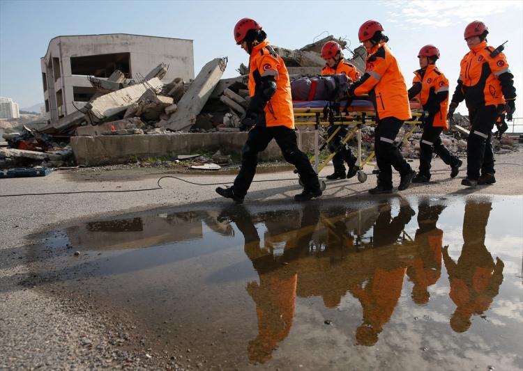 <p>İzmir Büyükşehir Belediyesi İtfaiye Daire Başkanlığı Arama Kurtarma ve Afet İşleri Şube Müdürü İsmail Derse, Soma'da 301 madencinin hayatını kaybettiği faciasının ardından kadın arama ve kurtarma timini kurmaya karar verdiklerini söyledi.</p>