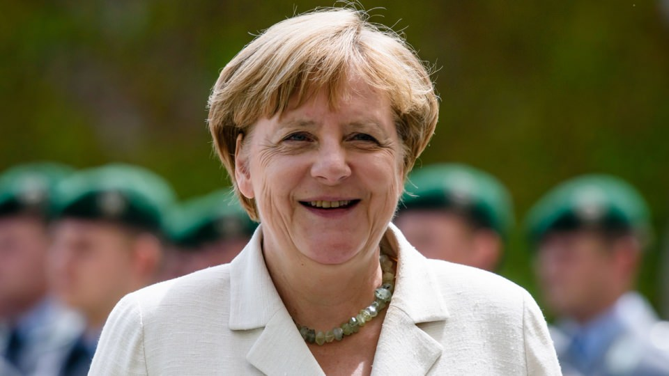 <p><strong>Angela Merkel</strong><br />
<br />
Almanya başbakanı<br />
<br />
73 bin 669 TL</p>
