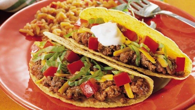<p>Meksika mutfağının en lezzetli yemeklerinden olan tacoyu evinizde kendiniz yapmak isterseniz bu tarif tam size göre...</p>
