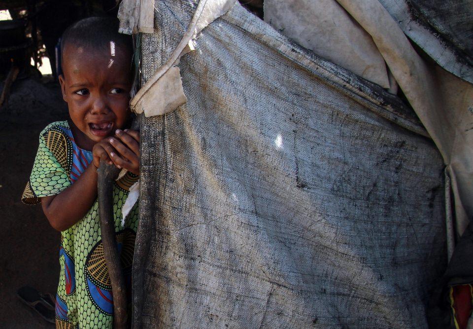 <p>Yoksulluğun, iç çatışmanın ve hastalıkların kasıp kavurduğu Afrika’da, çocukların yaşadığı hüzün ve neşe yüzlerine yansıyor.</p>
