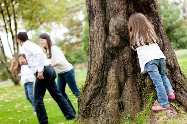 <p>Çocuklar tarafından sevilerek ve eğlenerek oynanan en bilindik 7 oyunun çocuğa sağladığı faydaları gelişimlerini güçlendirmeye yarayacaktır.<strong> İşte çocukların gelişimine yardımcı olan oyunlar...</strong></p>
