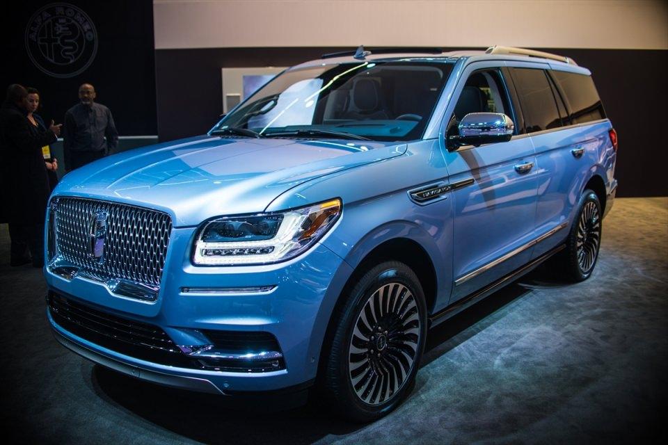 <p>Lincoln Navigator</p>
