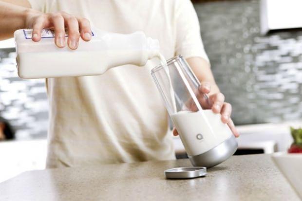 <p><strong>Akıllı süt makinesi</strong></p>

<p>Cep telefonuna bağlanan bu süt makinesi, sütün bitmesine yakın telefonunuza mesaj atıyor. Bu şekilde dolapta sütün ne kadar kaldığını görebiliyorsunuz.</p>
