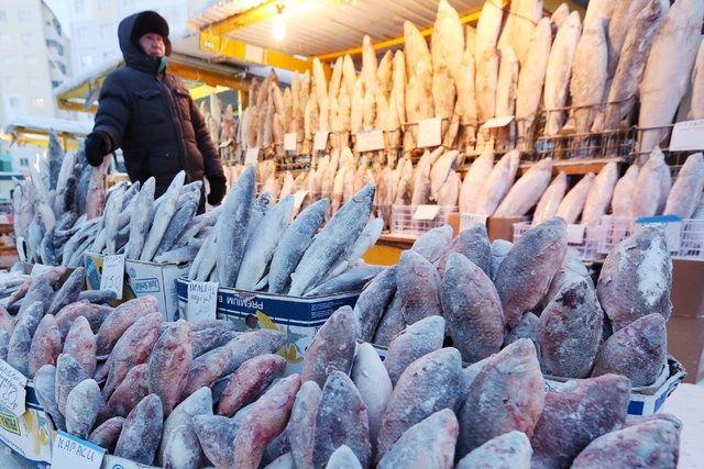 <p>İnsanların balık ve etle beslenmek zorunda kaldığı Yakutsk'taki market ve pazarlarda en çok et ve balık bulunuyor.</p>

<p> </p>

<ul>
</ul>

<ul>
</ul>
