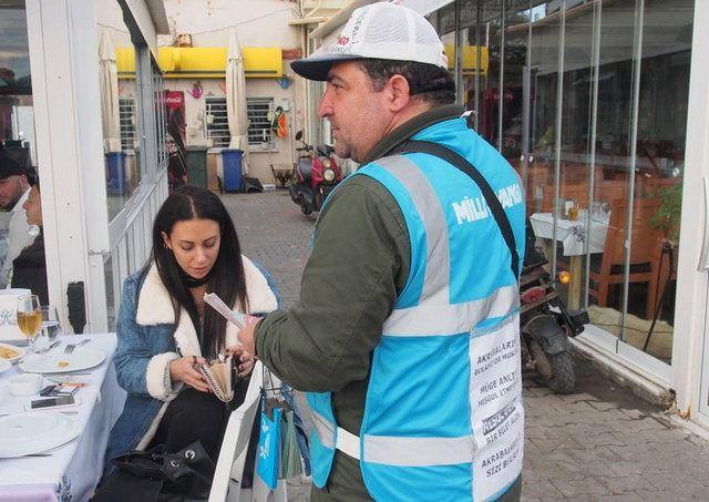 <p>27 yıldır Milli Piyango bileti sattışı yaptığını belirten Resul Halis, “Müşterilerime Ada şansı veriyorum. Müge Anlı’nın programını izlerken aklıma geldi, bir yazı yazıp yeleğin arkasına yapıştırdım. İnsanların hoşuna gitti. Devir böyle bir devir, para çıkarsa akrabalar ortaya çıkar. </p>

<p> </p>

<ul>
</ul>

<ul>
</ul>
