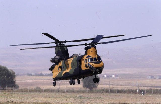 <p>Çift motorlu, iki rotorlu, yaklaşık 8 ton yük taşıyabilen helikopterlerin azami sürati saatte 315 kilometre. </p>
