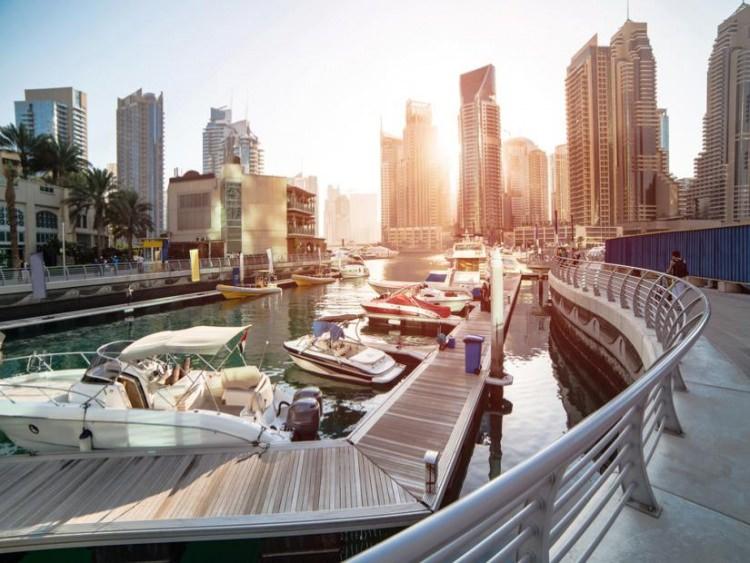 <p><strong>3- Dubai</strong></p>

<p>Dünyanın en iyi ve en ünlü markalarının bir arada olduğu Dubai ülkesine 5 saatte ulaşabilirsiniz.</p>

<p>Kış aylarını unutturan bu şehire vize almanız gerekmediği için düşünmeden tercih edebilirsiniz.</p>
