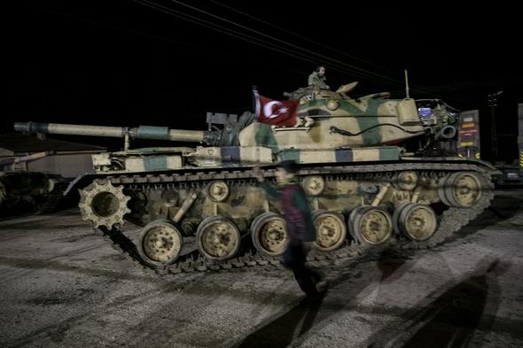 <p><span style="color:#FFD700"><strong>DIE PRESSE</strong></span><br />
<br />
"Zeytin Dalı adı verilen harekatın başladığını Erdoğan duyurdu. Savaş uçakları bombardımana başladı ve Başbakan Binali Yıldırım kara harekatının bugün başlayacağını açıkladı." diye yazdı.</p>
