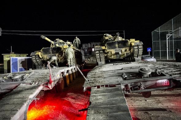 <p>"Türkiye uluslararası endişeye karşın Suriye'nin kuzeyinde çok kapsamlı bir operasyona başladı. Türk Genelkurmay'ı ABD'nin müttefiki YPG'ye karşı operasyonu başlattı.''</p>