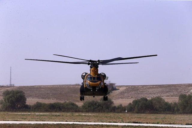 <p>Helikopterler, kendi yakıt depolarıyla 2 saat 15 dakika havada kalabiliyor. Helikopterlerin menzili, yüklenebilen dahili yakıt depolarıyla bin 100 kilometreye çıkarılabiliyor. </p>

<p> </p>
