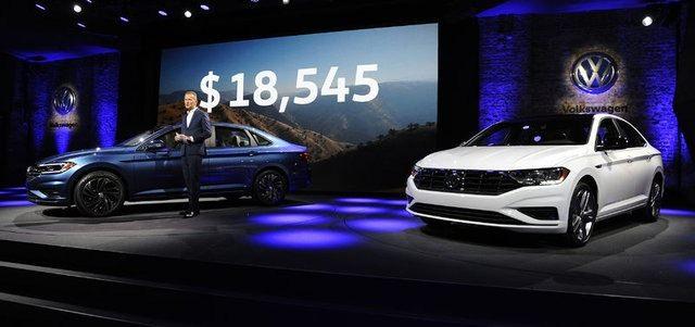 <p>Volkswagen uzun süredir beklenen Jetta'nın yeni versiyonunu ilk kez gün yüzüne çıkardı. </p>

<p> </p>

<ul>
</ul>

<ul>
</ul>
